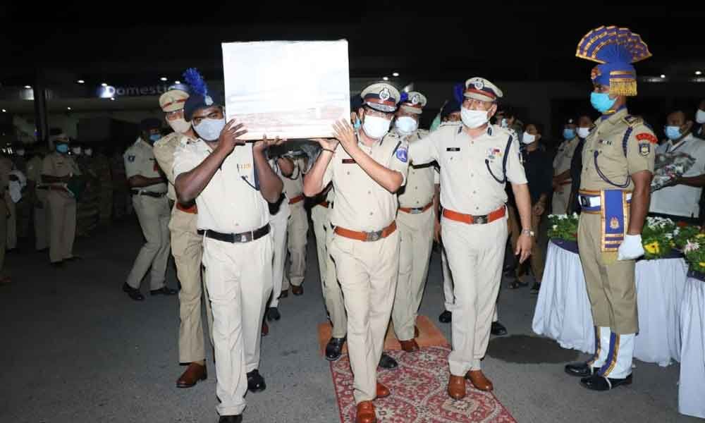 Rich tributes paid to slain CRPF cop