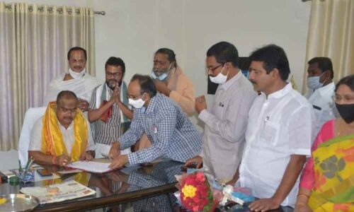 Vendra Trinadh Rao taking charge as Regional Joint Commissioner of Endowments Department in Rajamahendravaram on Friday